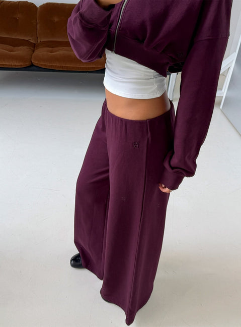 Showcasing Kaeya Fleece Wide Leg Low Rise Pants in Plum womens-regular-pants side view of model wearing Princess Polly