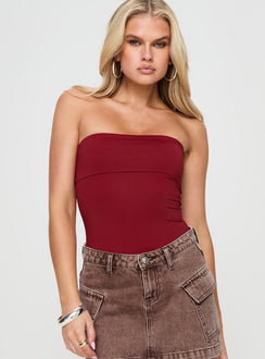 front view of model wearing Princess Polly Niner Strapless Bodysuit Burgundy Sleeveless 