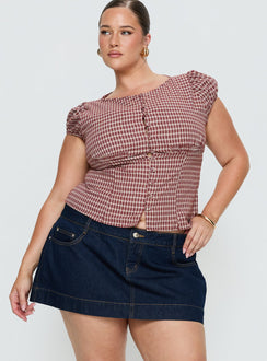  front view of model wearing Princess Polly Warna Low Rise Denim Mini Skirt Dark Wash Curve Mini Skirts 