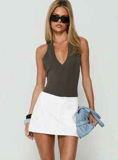 Showcasing the Clementina No Waist Low Rise Denim Mini Skirt White womens-skirts in mini length front view of model wearing Princess Polly
