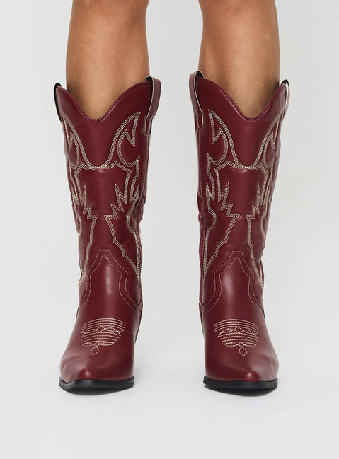 <span>Pointed toe, e</span>mbroidered detailing, cuban heel, zip fastening at side