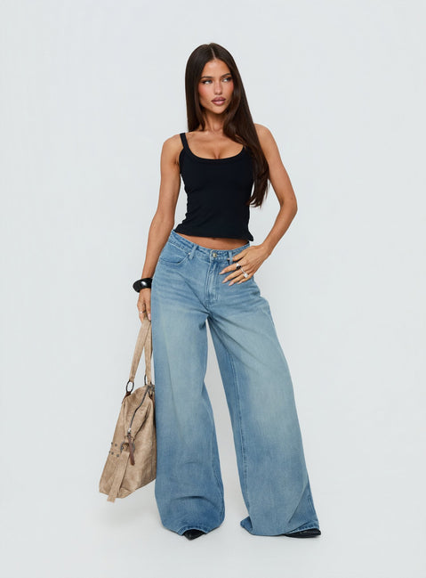 Showcasing Naylor Mid Rise Wide Leg Jeans Light Wash Denim Light Blue Wash Petite in womens-jeans with mid-rise front view of model wearing
