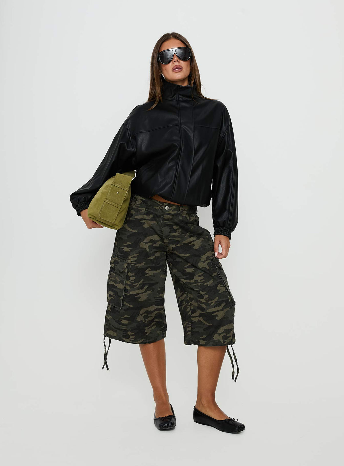 Hudsen Longline Cargo Shorts Camo Petite