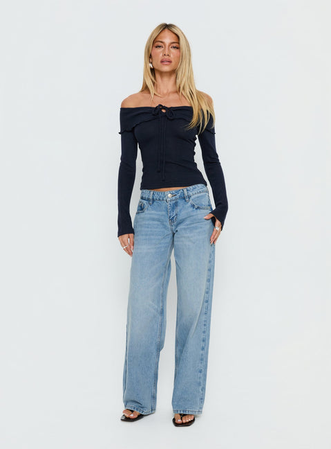 Showcasing Ellanor Low Rise Slouch Denim Jean Washed Mid Blue Wash Petite womens-jeans front view of model wearing Princess Polly
