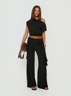 Hadlia Off Shoulder Top Black