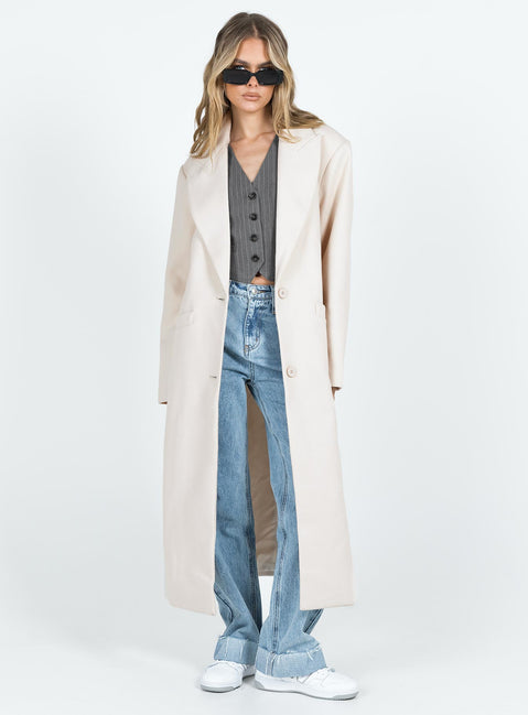 Coat Lapel collar Button fastening at front Front pockets