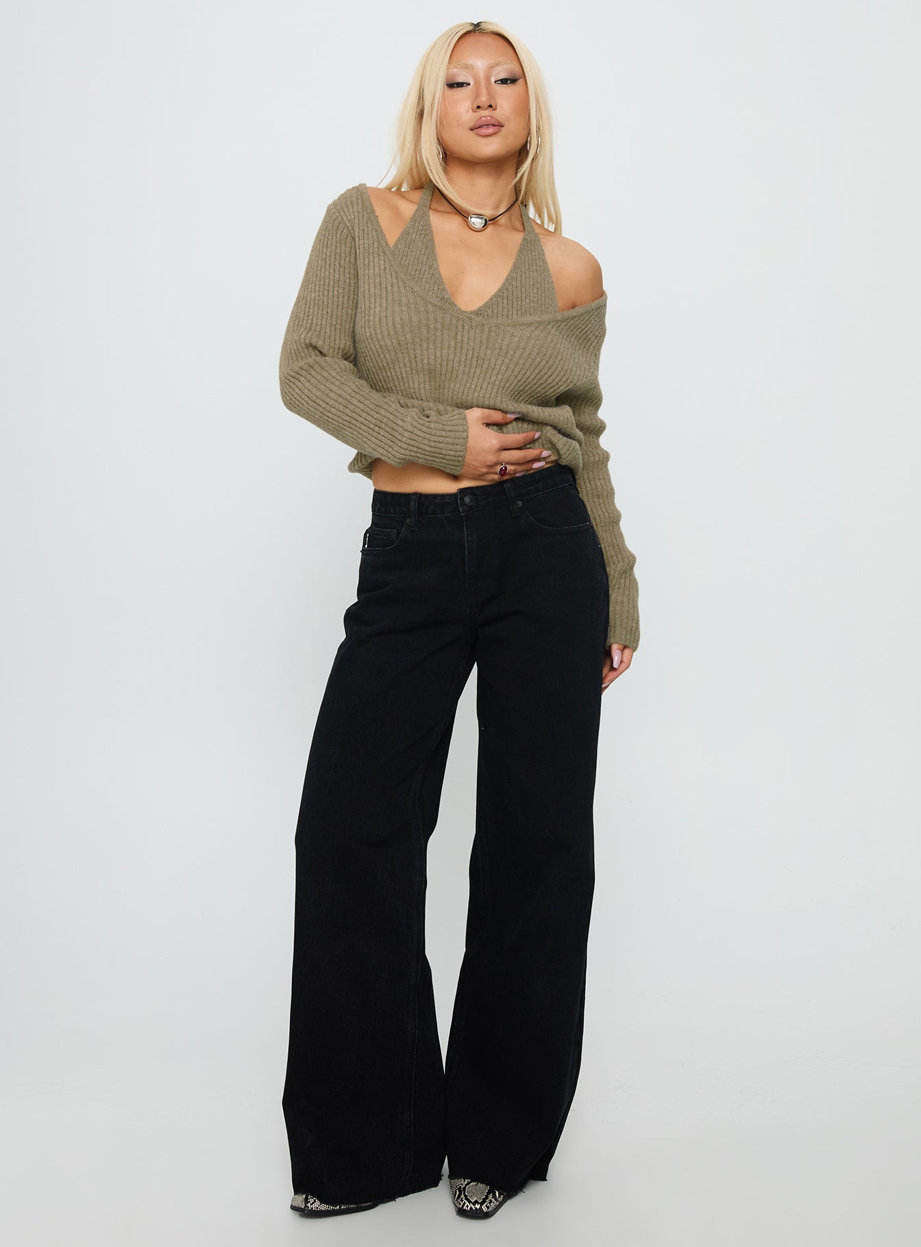 Elevate your look with Darla Low Rise Straight Leg Jeans in Washed Black womens-jeans featuring low-rise waist front view of model wearing Princess Polly