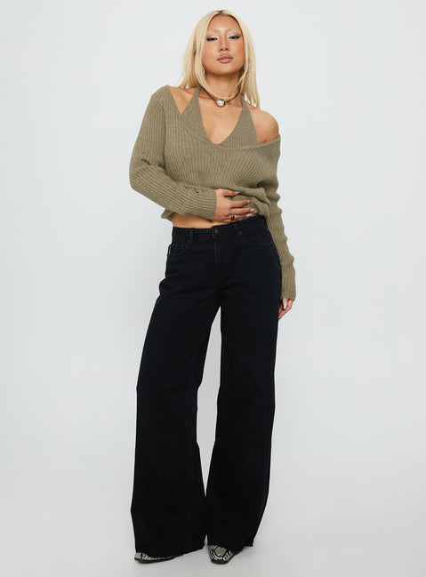 Elevate your look with Darla Low Rise Straight Leg Jeans in Washed Black womens-jeans featuring low-rise waist front view of model wearing Princess Polly