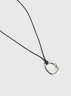 Star Quality Pendant Necklace Black / Silver