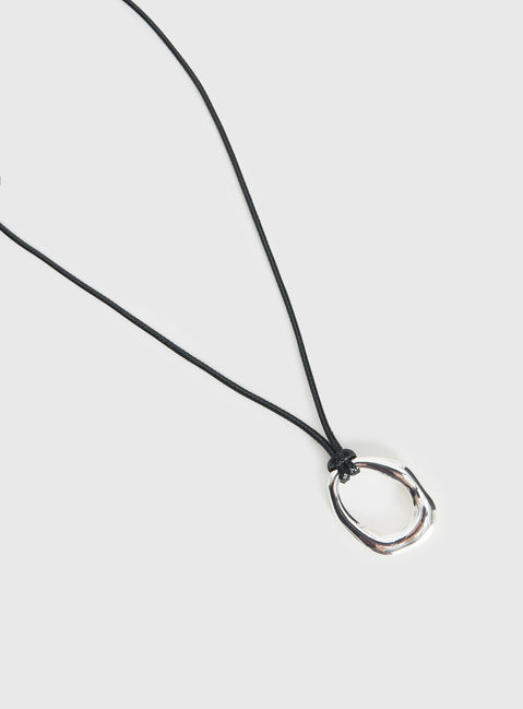 Star Quality Pendant Necklace Black / Silver