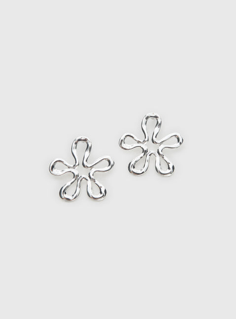 Sweet Embrace Flower Earrings Silver
