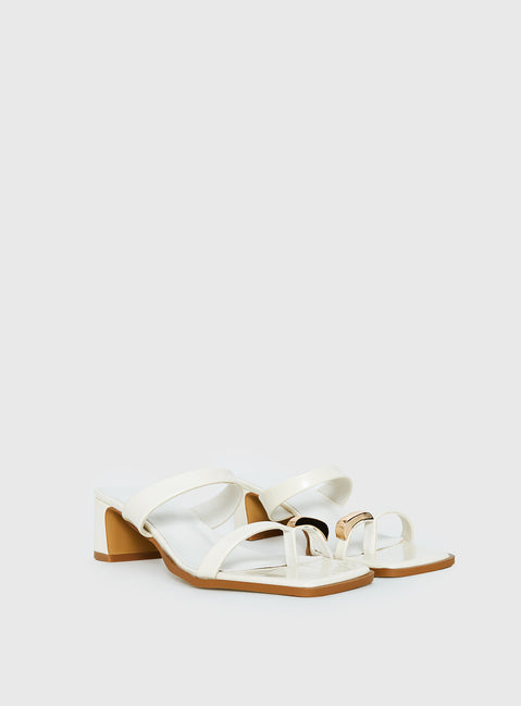 Billini Iverson Hardware Detail Heels While / Gold