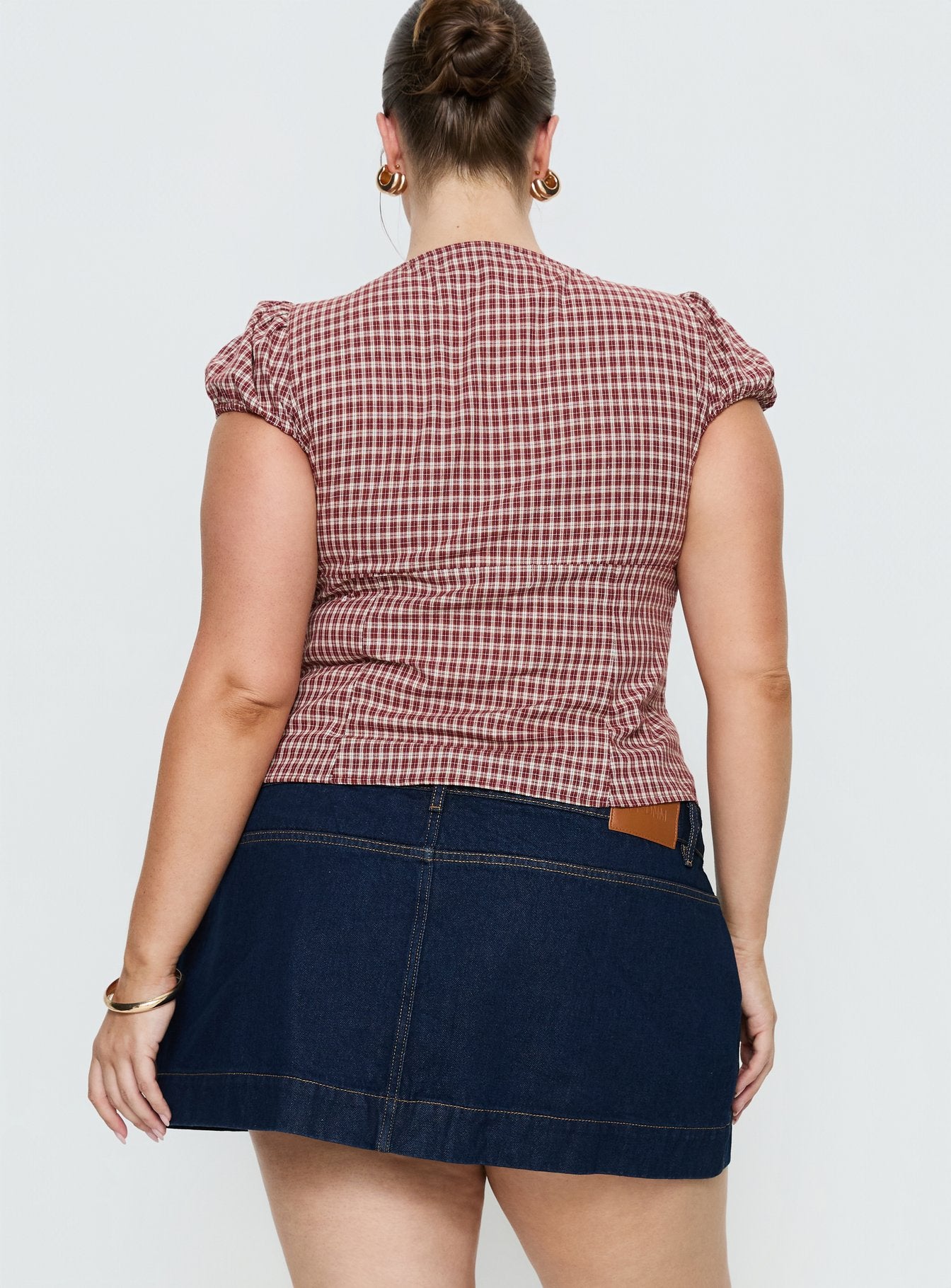back view of model wearing Princess Polly Warna Low Rise Denim Mini Skirt Dark Wash Curve Mini Skirts 