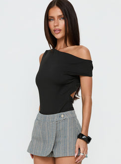 side view of model wearing Princess Polly Back To Back Off Shoulder Twist Back Bodysuit Black Short Sleeve 