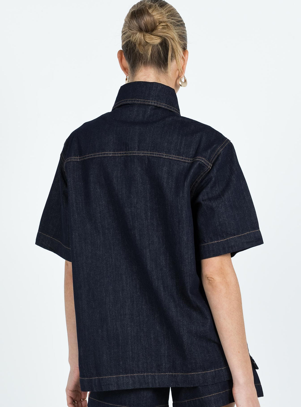 Shacket Dark wash denim Pointed collar Button fastening at front Twin chest pockets