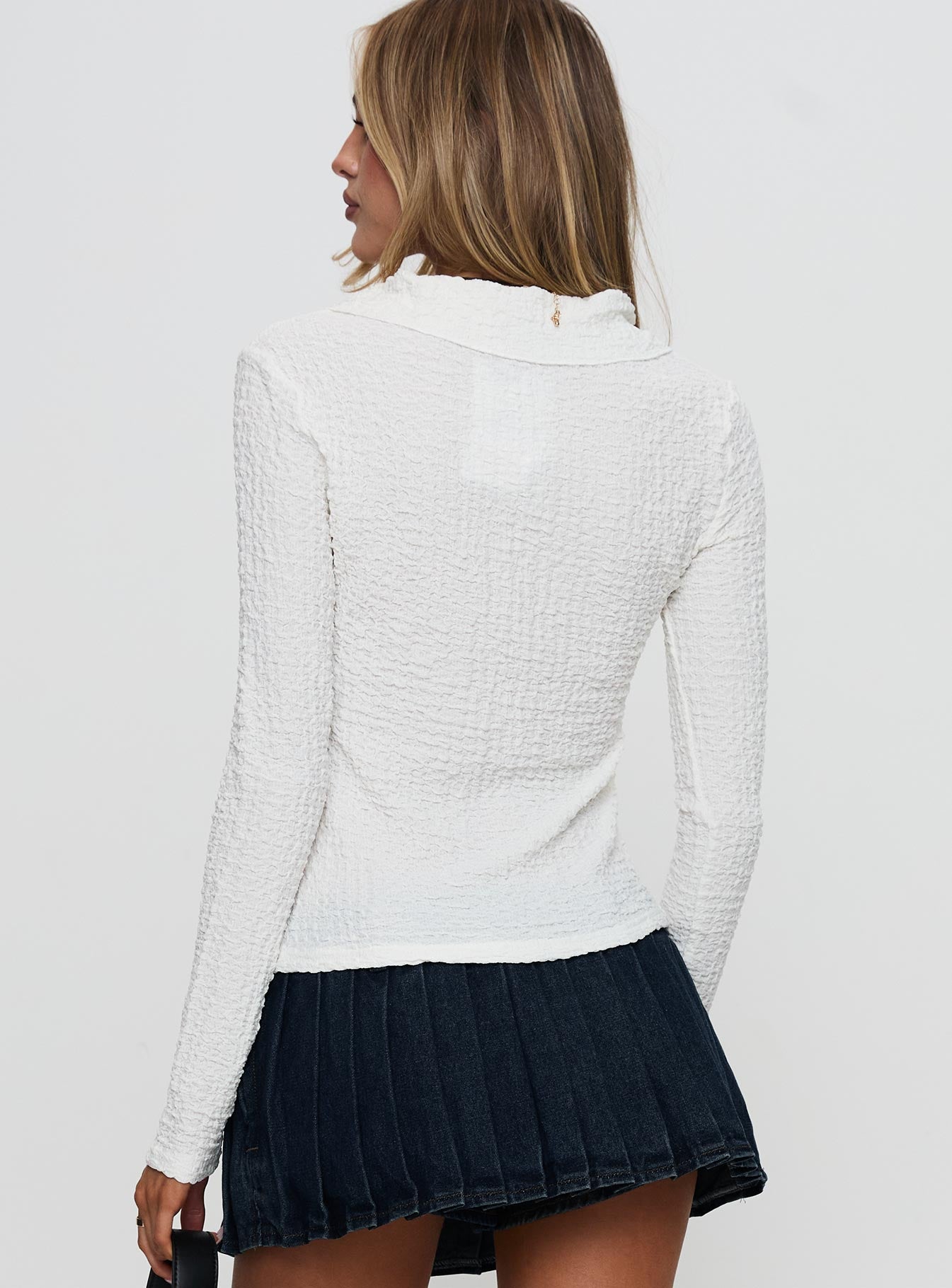 back view of model wearing Princess Polly Luther Long Sleeve White Full Sleeves Crew Neck 