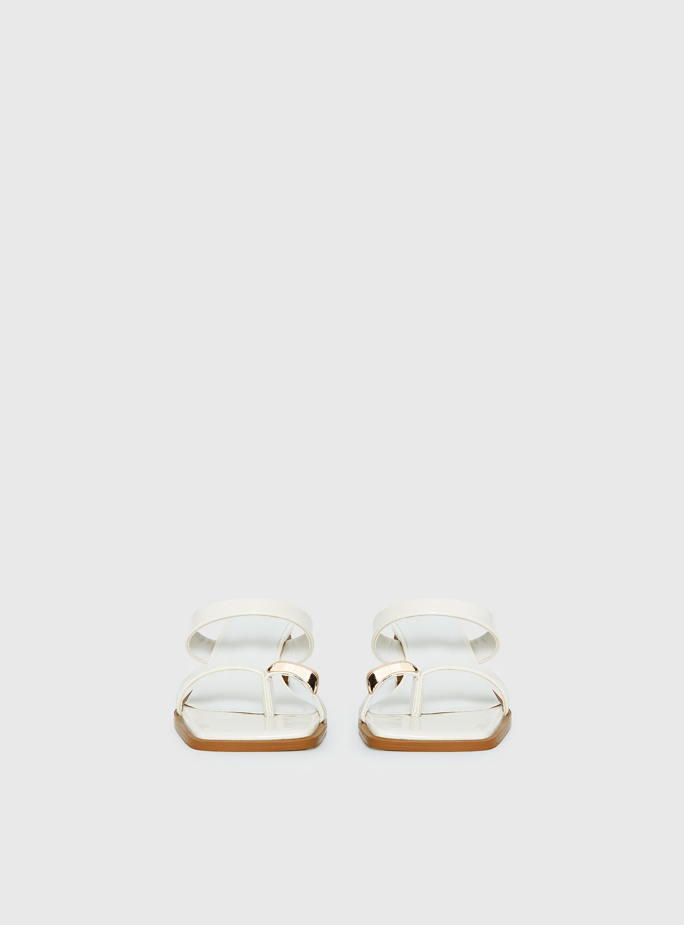Billini Iverson Hardware Detail Heels While / Gold
