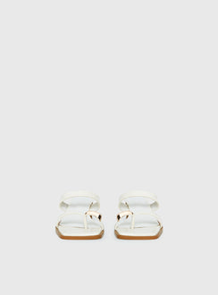 Billini Iverson Hardware Detail Heels While / Gold