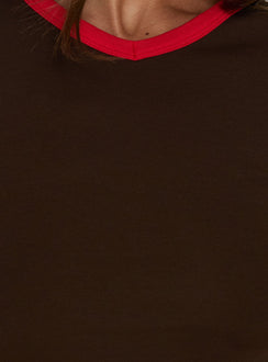Journee High V Spliced Tee Chocolate / Red