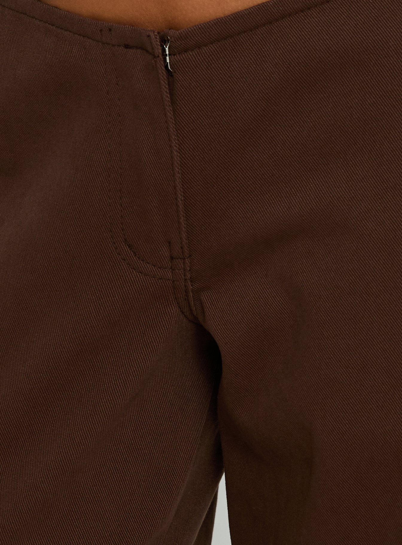 Close-up of the Hereos Mid Rise Baggy Leg Jeans Washed Chocolate womens-jeans zipper detail Princess Polly