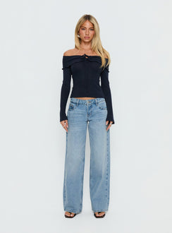 Showcasing Ellanor Low Rise Slouch Denim Jean Washed Mid Blue Wash Petite womens-jeans front view of model wearing Princess Polly