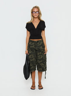 Hudsen Longline Cargo Shorts Camo Petite