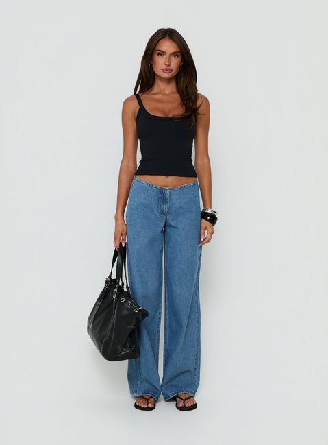 Showcasing the Hereos Mid Rise Baggy Leg Jeans in Bright Blue Wash, womens jeans with mid-rise waist and belt detail, front view of model wearing Princess Polly