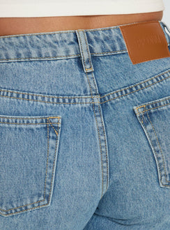 Showcasing the Darla Low Rise Straight Leg Jean in Vintage Light Blue as womens jeans with low-rise detail Princess Polly