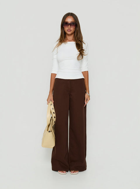 Close-up of the Hereos Mid Rise Baggy Leg Jeans Washed Chocolate womens-jeans zipper detail Princess Polly