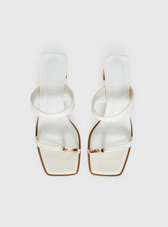 Billini Iverson Hardware Detail Heels While / Gold