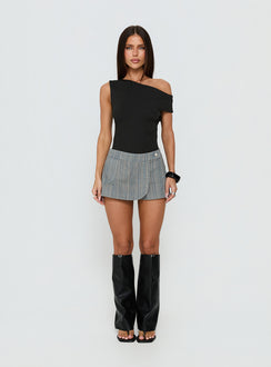 side view of model wearing Princess Polly Back To Back Off Shoulder Twist Back Bodysuit Black Short Sleeve 
