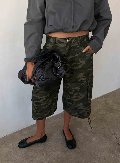Hudsen Longline Cargo Shorts Camo Petite