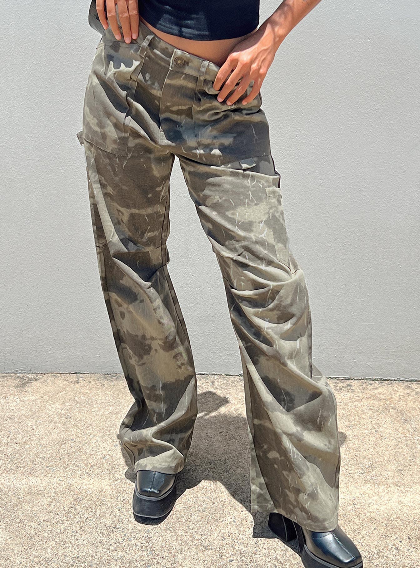 Front view of model wearing  front Princess Polly  Miami Vice Pants Camo
