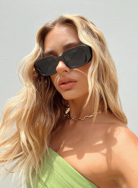 Sunglasses Black tinted lenses Moulded nose bridge Lightweight