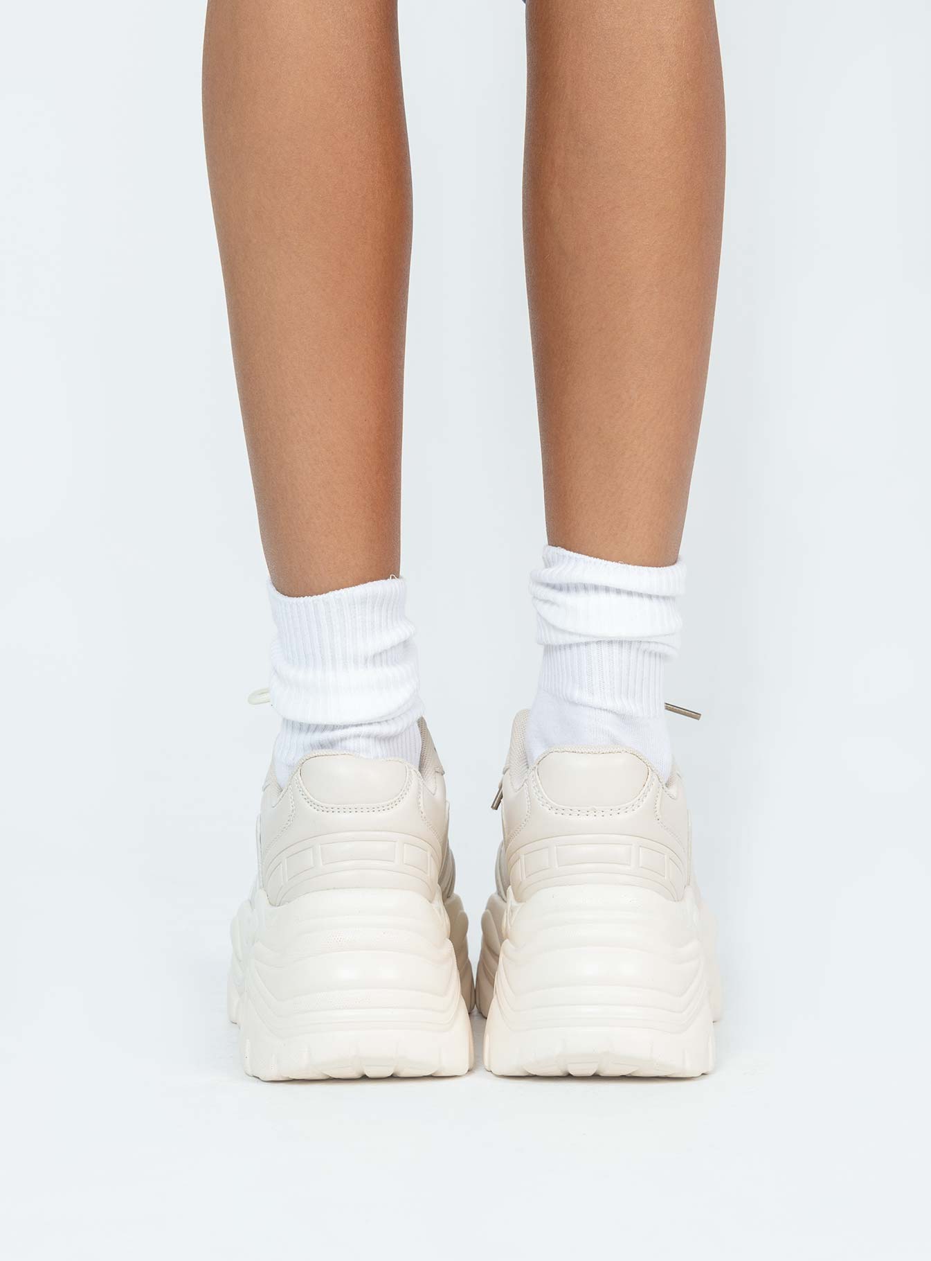 Sneakers Chunky style Platform base Padded footbed Lace-up fastening