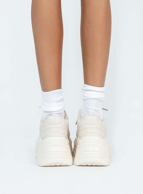 Sneakers Chunky style Platform base Padded footbed Lace-up fastening