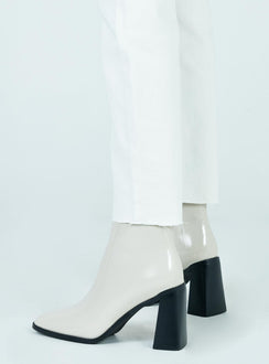 The Kia Boots White